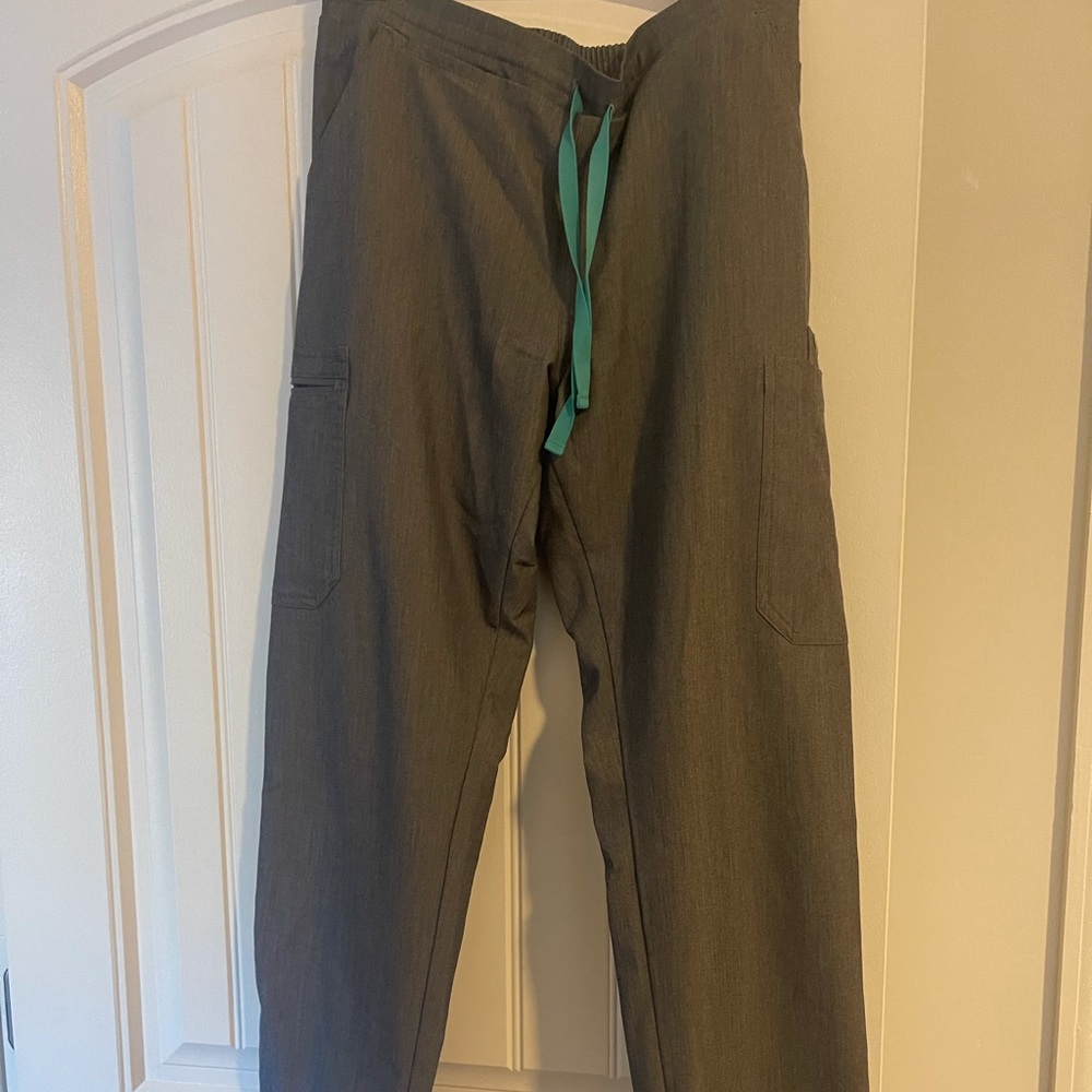 Figs grey Yola skinny scrub pant